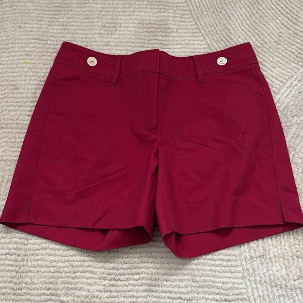 White House Black Market The 5” Short in berry color Sz 00
Flat front